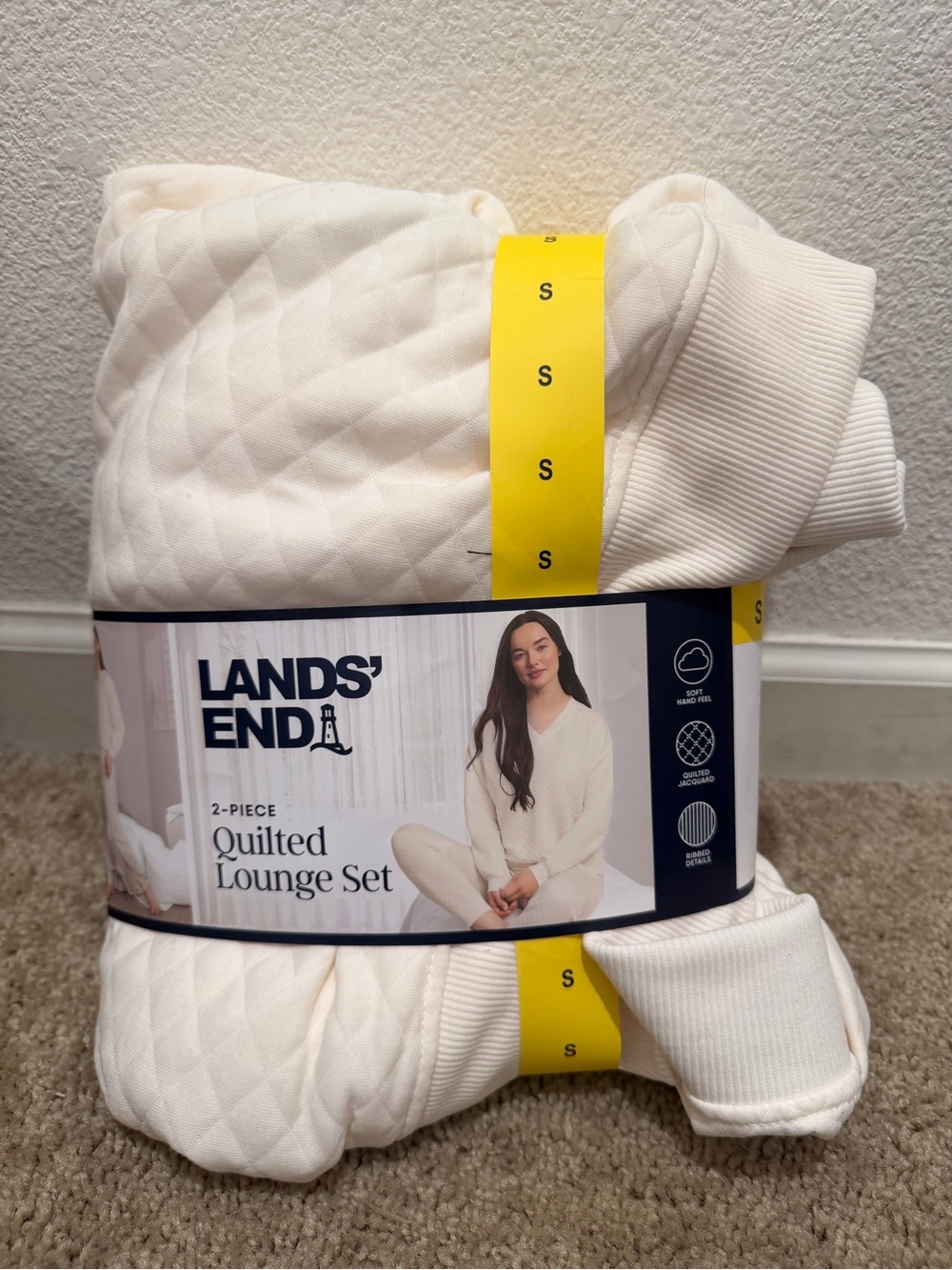 “New” Lands' End Cream Quilted Lounge Set sizeS